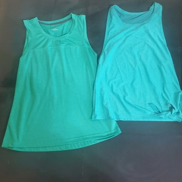 2 Athletic tank tops bundle - Picture 1 of 7